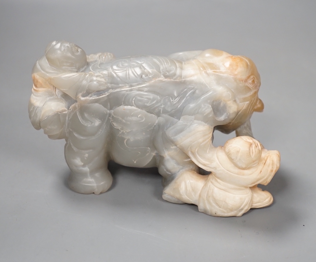 A Chinese jade elephant group 15cm